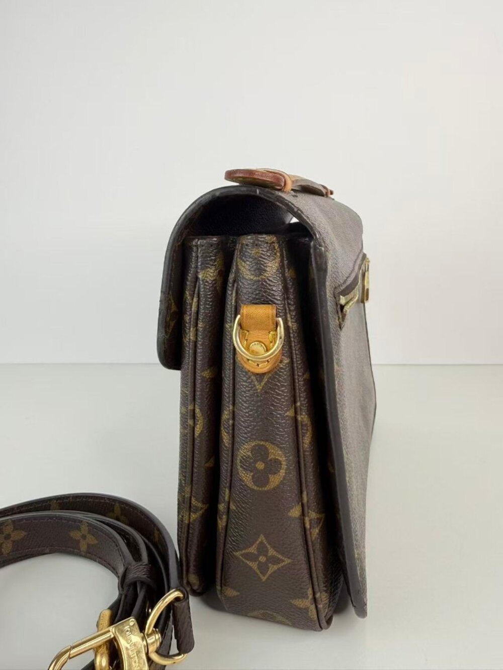 Louis Vuitton Pochette Metis - Picture 5 of 13